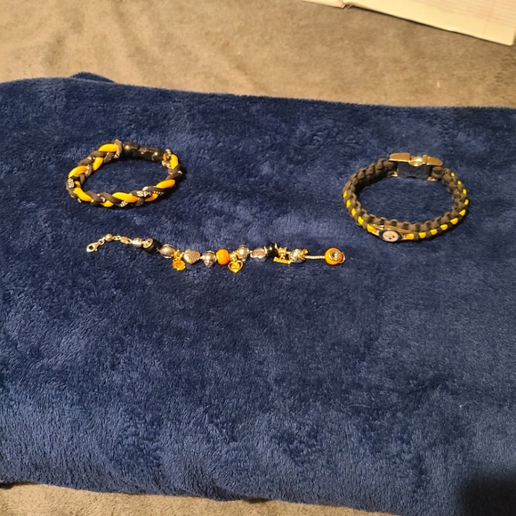 Set of 3 PITTSBURGH STEELER bracelettes. - Picture 1 of 9